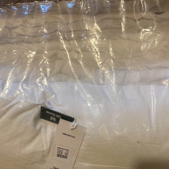 UO Down Alternative King Comforter - Picture 2 of 3